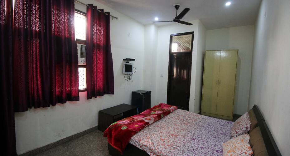 Tg Stays Rohini 1, New Delhi 4